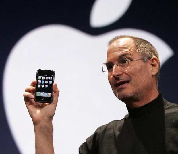 Steve Jobs Unveils iPhone